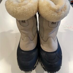 The North Face Winter Boots - Cream and Black Size 9.5